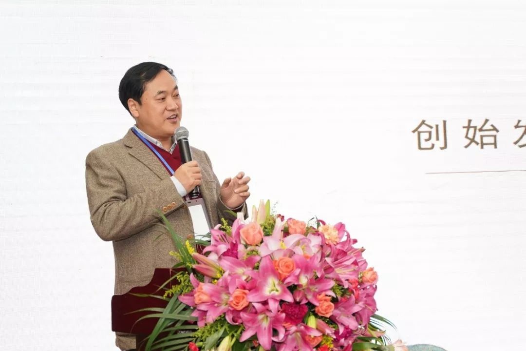 谢有顺:幕天公益创始发起人、中山大学中文教授、博士生导师 谢有顺:幕天公益创始发起人、中山大学中文教授、博士生导师